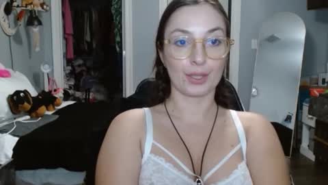 Bella Bloom online show from 1, 2, 2025