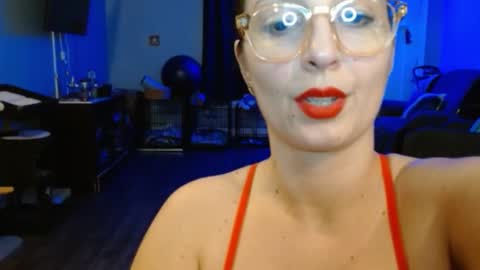 Bella Bloom online show from 2, 2, 2025