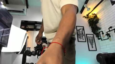 Italo Moore online show from 19, 12, 2025