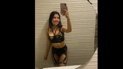 Snapshot of its_lola chatting on 1, 1, 2025   online show from 1, 1, 2025