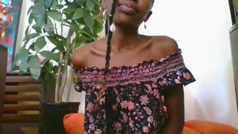 Snapshot of its_miimi chatting on 7, 10, 2025 its_miimi online show from 7, 10, 2025