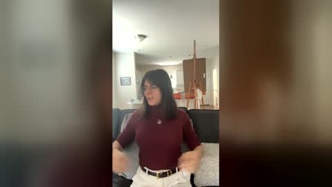 Snapshot of itschloelaurent chatting on 4, 5, 2026 itschloelaurent online show from 4, 5, 2026