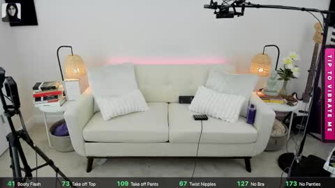 Snapshot of itschloelaurent chatting on 24, 5, 2026 itschloelaurent online show from 24, 5, 2026