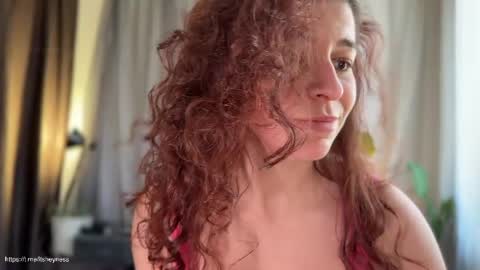 Snapshot of itsheyness chatting on 6, 4, 2026 itsheyness online show from 6, 4, 2026