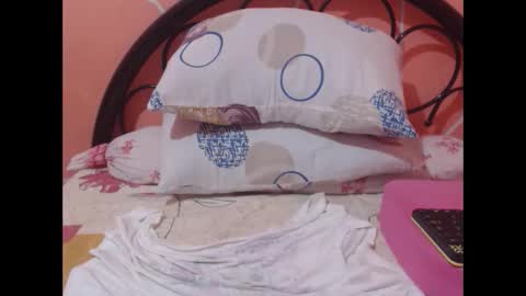 Snapshot of itsme_kitty chatting on 15, 10, 2025 Kitty online show from 15, 10, 2025