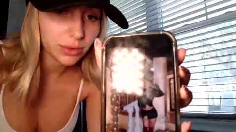 Snapshot of itsmealexisrae chatting on 24, 11, 2025 Alexis Rae online show from 24, 11, 2025