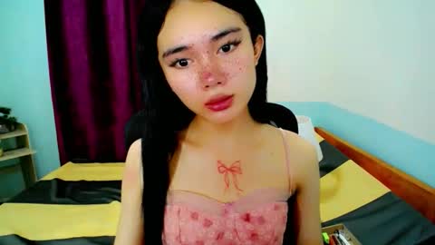 Snapshot of itsmeloveypinay chatting on 3, 11, 2025 itsmeloveypinay online show from 3, 11, 2025