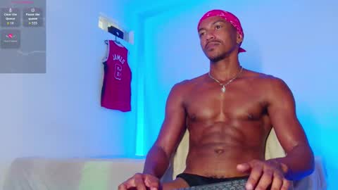 Snapshot of itsmikenoir chatting on 24, 9, 2025 Limited offer 50 online show from 24, 9, 2025