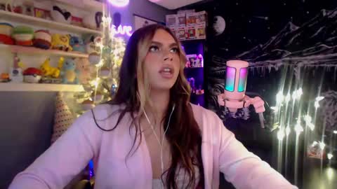 Nicki Foxx online show from 12, 12, 2024