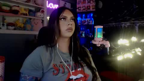 Nicki Foxx online show from 5, 1, 2025