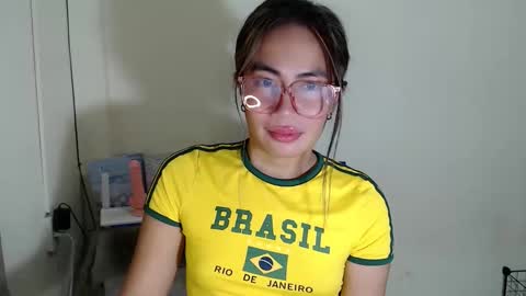 itsurgil_kloeh online show from 15, 12, 2025