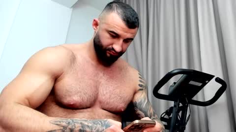 iustinmucle95 online show from 24, 12, 2024