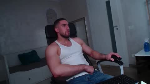 Snapshot of ivanhydee chatting on 16, 12, 2025 IvanHydee online show from 16, 12, 2025