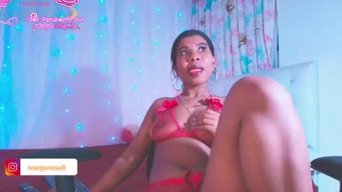 Snapshot of ivonjoness chatting on 12, 11, 2025 Ivon Miss Jones online show from 12, 11, 2025