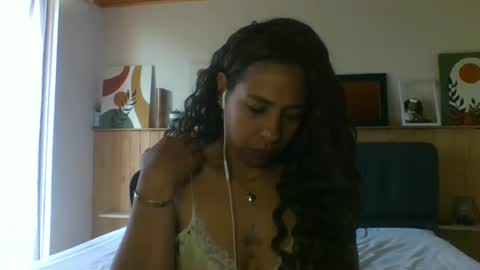 Snapshot of ivonne_collins33 chatting on 12, 9, 2025 ivonne_collins33 online show from 12, 9, 2025