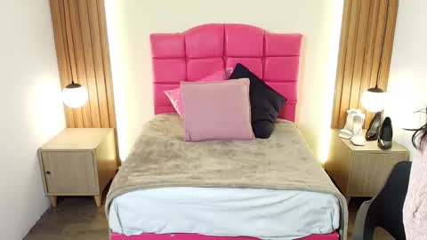 I V O N N E R O S S online show from 16, 2, 2026