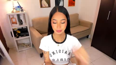 kirstenelsie online show from 3, 3, 2025