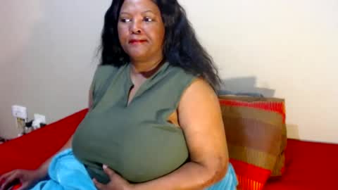 Snapshot of ivorytits48 chatting on 4, 7, 2026 IVORYTITS48 online show from 4, 7, 2026