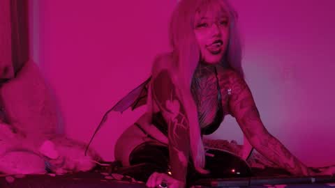    Kymmkitty    online show from 21, 9, 2025