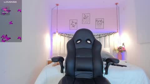 Snapshot of ivy___collins chatting on 9, 1, 2025 maria online show from 9, 1, 2025