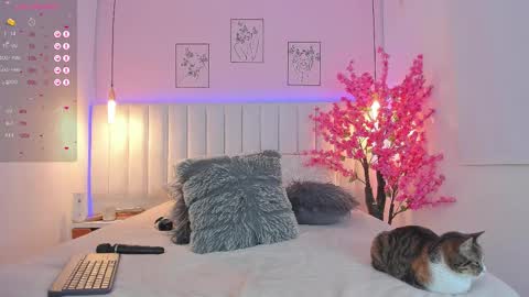 Snapshot of ivy___collins chatting on 1, 3, 2025 maria online show from 1, 3, 2025