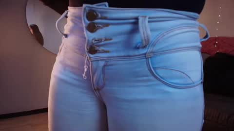 Snapshot of ivy_bonnie chatting on 14, 11, 2025 ivy_bonnie online show from 14, 11, 2025