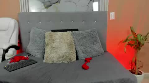 Ivy Heat online show from 19, 4, 2026