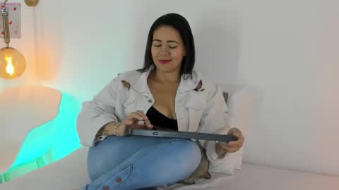 Ivy  online show from 6, 11, 2025