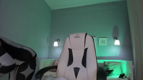 IVY - Follow me 3 online show from 7, 12, 2024