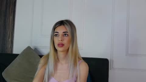 Snapshot of ivylustt chatting on 19, 6, 2026 IvyLustt online show from 19, 6, 2026
