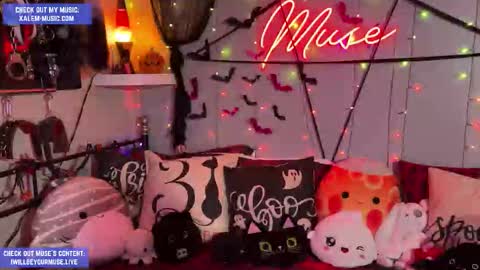 Snapshot of iwillbeyourmuse chatting on 27, 10, 2025 Muse hethey online show from 27, 10, 2025