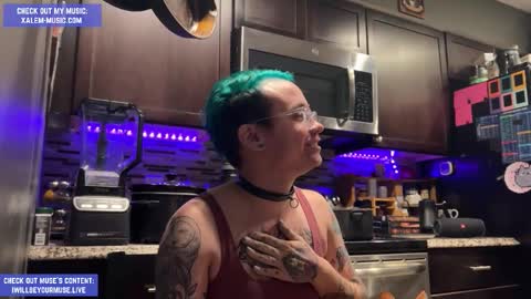 Snapshot of iwillbeyourmuse chatting on 25, 11, 2025 Muse hethey online show from 25, 11, 2025