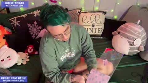 Snapshot of iwillbeyourmuse chatting on 1, 12, 2025 Muse hethey online show from 1, 12, 2025