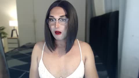 iya_hermosa online show from 10, 3, 2026