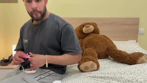 Snapshot of izaak_lover chatting on 18, 5, 2026 Izaak online show from 18, 5, 2026