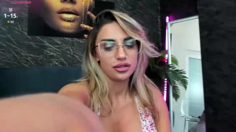 Snapshot of izabelatessa chatting on 27, 9, 2025 izabelatessa online show from 27, 9, 2025