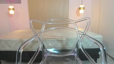 izelevans online show from 12, 4, 2026