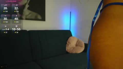 Snapshot of izy_bellee chatting on 4, 11, 2025 izy bellee online show from 4, 11, 2025