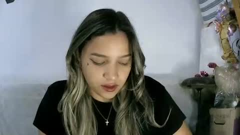 izzy_32 online show from 21, 4, 2026