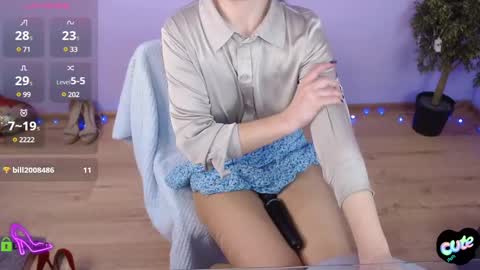 Queen of nylon  Victoria online show from 19, 2, 2025