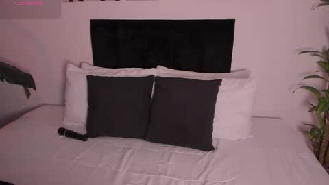 Snapshot of izzy_vega chatting on 14, 10, 2025 Izzy vega online show from 14, 10, 2025