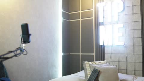 Jackson Bell online show from 5, 2, 2025