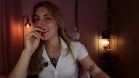 Linda Sofia help me get to 100 thumbs up online show from 28, 2, 2026