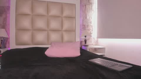 jadeestudios online show from 10, 1, 2025