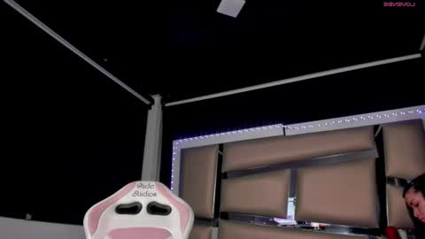 jadeestudios online show from 12, 9, 2025