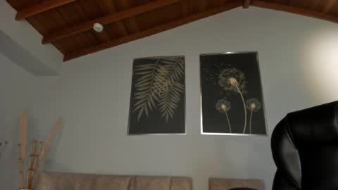 JADE EVANS online show from 5, 3, 2025