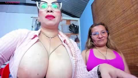 Snapshot of jademooms chatting on 8, 11, 2025 JADEMOOMS online show from 8, 11, 2025