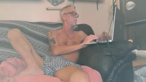 Snapshot of jah987654321 chatting on 26, 10, 2025 James online show from 26, 10, 2025