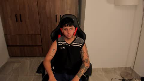 Snapshot of jake_pons chatting on 28, 10, 2025 Jake Pons online show from 28, 10, 2025