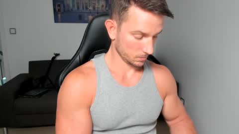 Snapshot of jakubstefano chatting on 14, 12, 2024 Muscle beast P online show from 14, 12, 2024